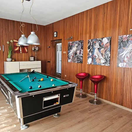 Apartment Mate *
